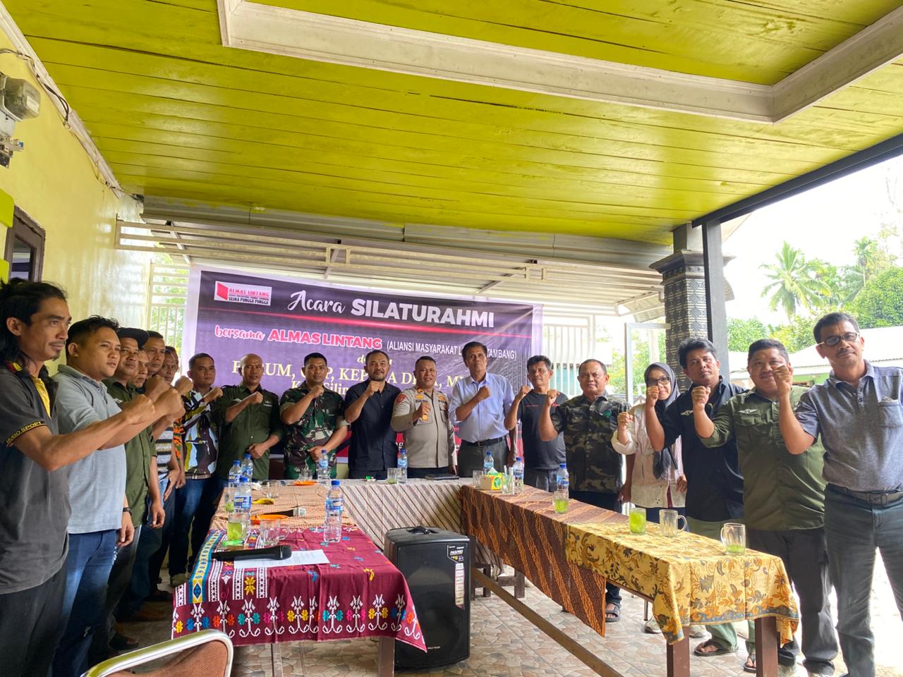 Acara silaturahmi Almaslintang dengan Muspika Silima Pungga - Pungga, OKP dan tokoh masyarakat.(ist)
