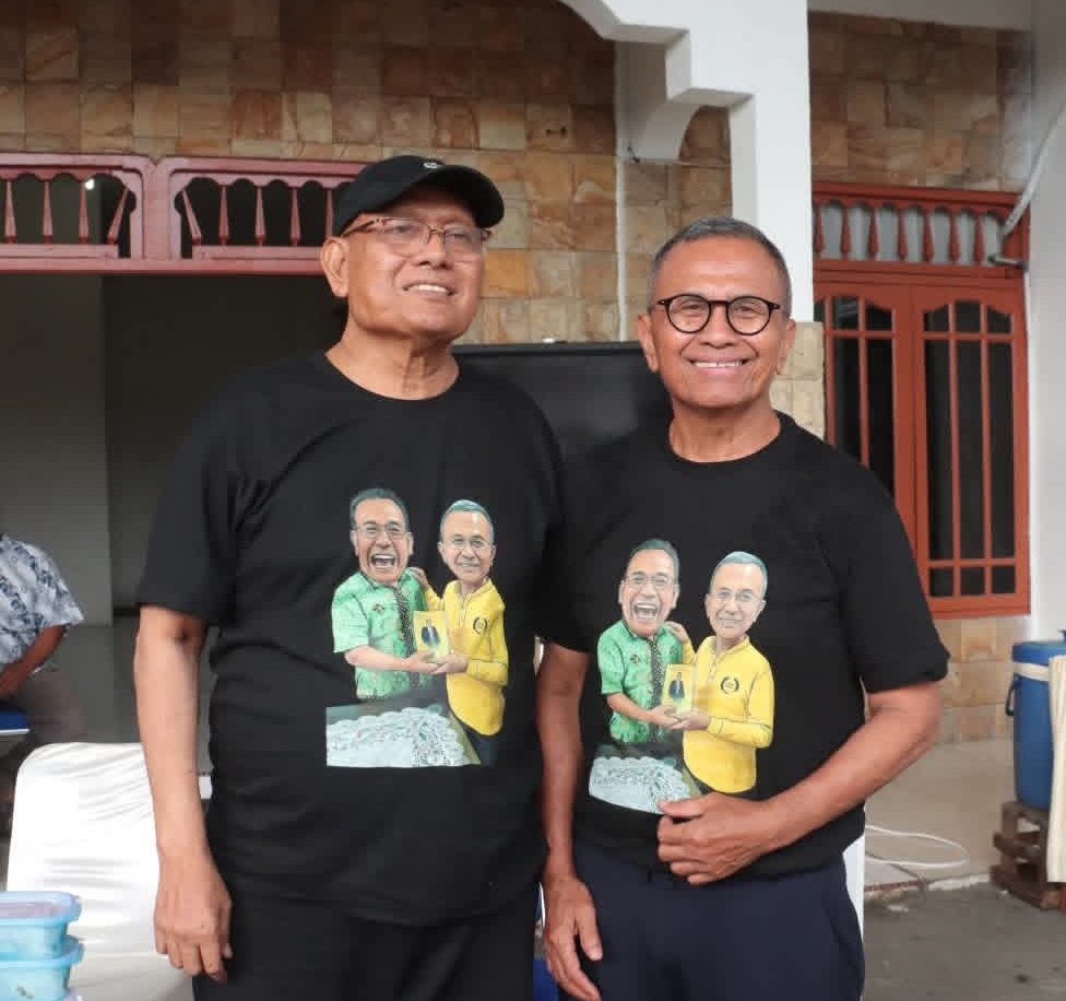 Bupati Dairi, Vickner Sinaga (kiri) bersama Dahlan Iskan.(ist)