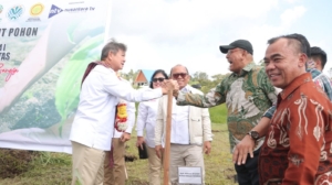 Penanaman 1 juta bibit pohon aren secara simbolis di di Tapanuli Utara (Taput), Minggu (11/1/2026).(ist)