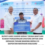 Serah terima bantuan rumah rumah pengeringan dan gerakan tanam bawang merah bersama Gapoktan Matahari.(ist)