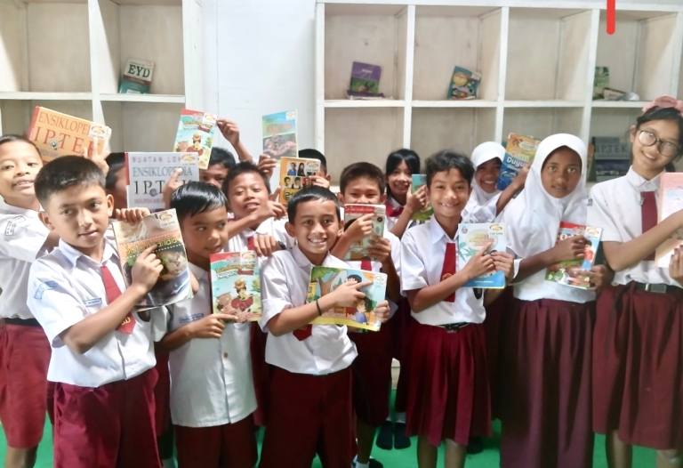 PT DPM sediakan rumah baca bagi anak sekolah di lingkar tambang.(ist)