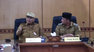 Penyampaian hasil uji laboratorium terhadap sampel makanan Program Makan Bergizi Gratis (MBG) yang diduga menjadi penyebab keracunan sejumlah siswa di SMK HKBP Sidikalang dan SMK Arina Sidikalang beberapa waktu lalu.(ist)