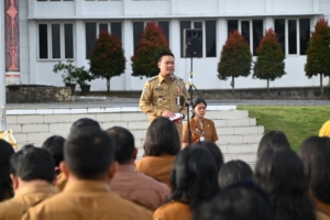 Bupati Humbahas Dr. Oloan Paniaran Nababan memimpin Apel pagi Aparatur Sipil Negara (ASN).(ist)