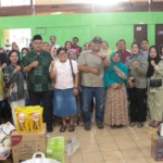 Bupati Dairi Vickner Sinaga dan Wakil Bupati Dairi Wahyu Daniel Sagala 45 paket bantuan Kelompok Usaha Bersama (KUBE) Usaha Ekonomi Produktif.(ist)