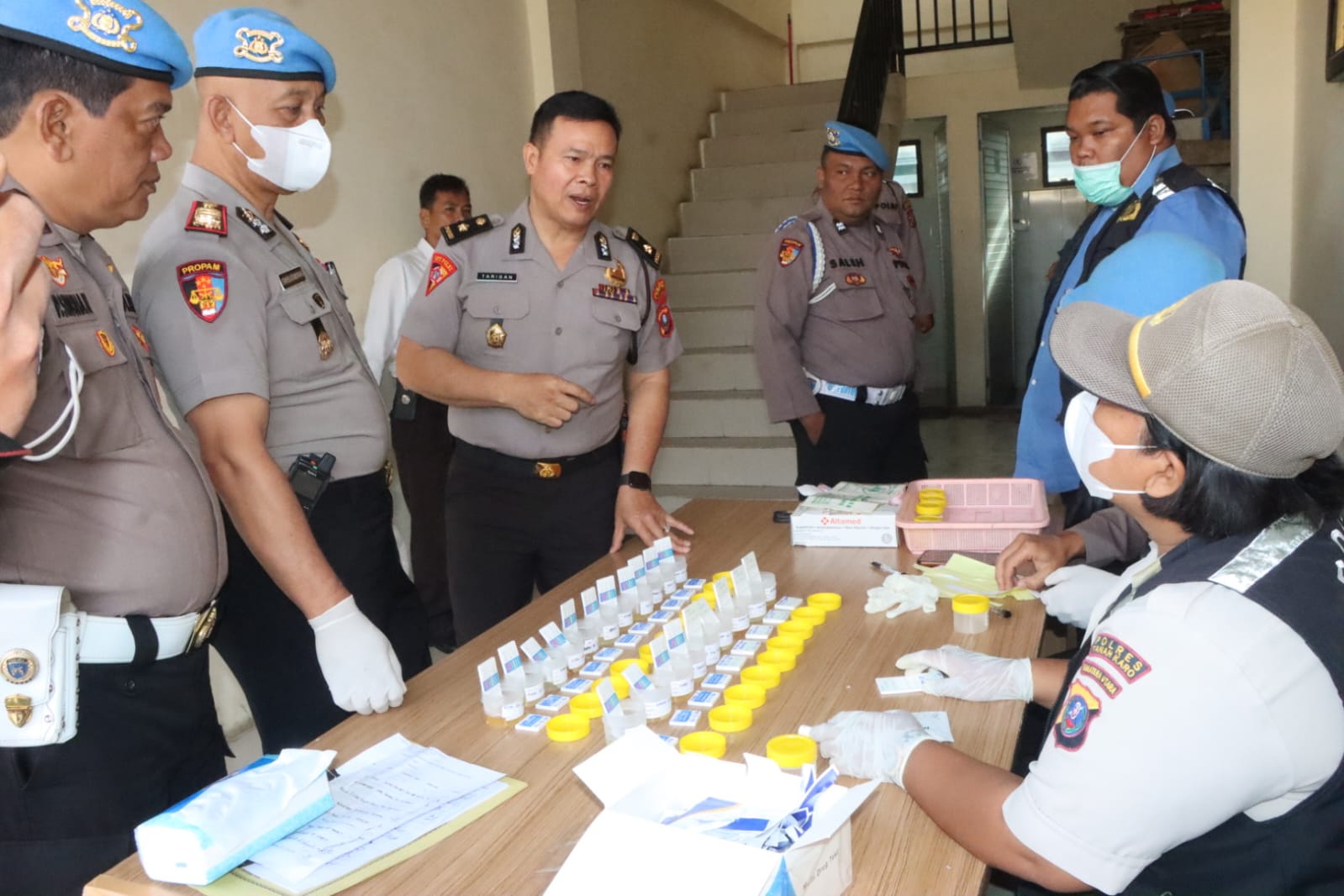 30 Personil Polres Tanah Karo jalani Tes Urine.(ist)