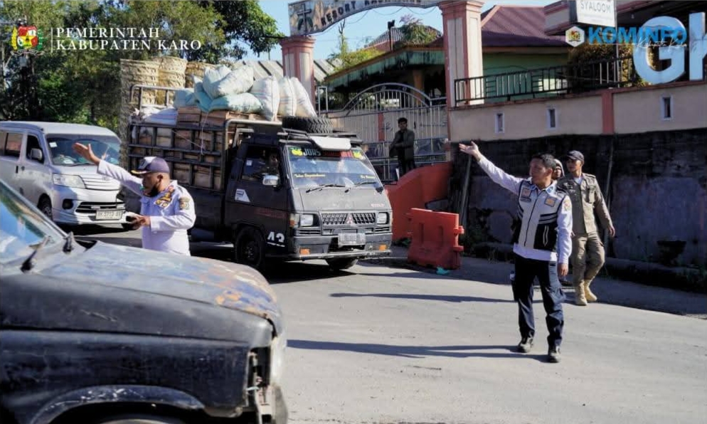 Penertiban sepanjang jalan Kabanjahe - Merek (Lau dah).(ist)