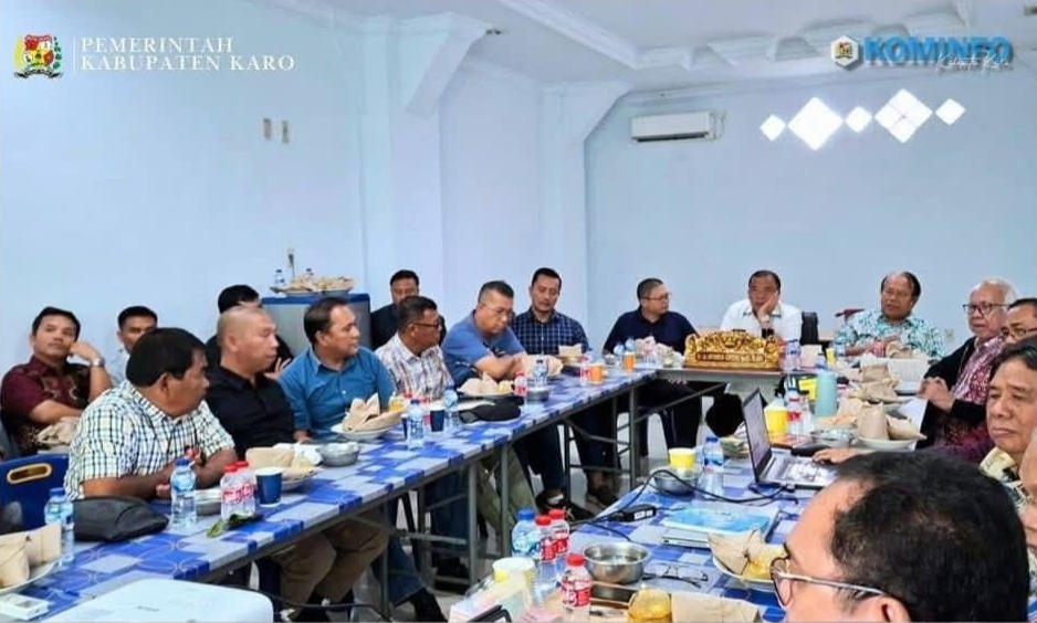 Rapat membahas mitigasi bencana longsor, banjir, gempa bumi, serta arah kebijakan pembangunan daerah dalam mendukung visi dan misi Bupati Karo.(ist)