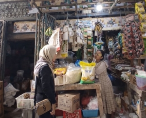 Perum Bulog Kantor Cabang Karo melaksanakan pemantauan harga dan ketersediaan stok bahan kebutuhan pokok (Sembako) Masyarakat di Pusat Pasar Kabanjahe.(ist)