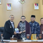 Bupati Dairi, Vickner Sinaga menggelar pertemuan dengan Direktorat Jenderal Strategi Ekonomi dan Fiskal Kementerian Keuangan Republik Indonesia, Febrio Nathan Kacaribu.(ist)