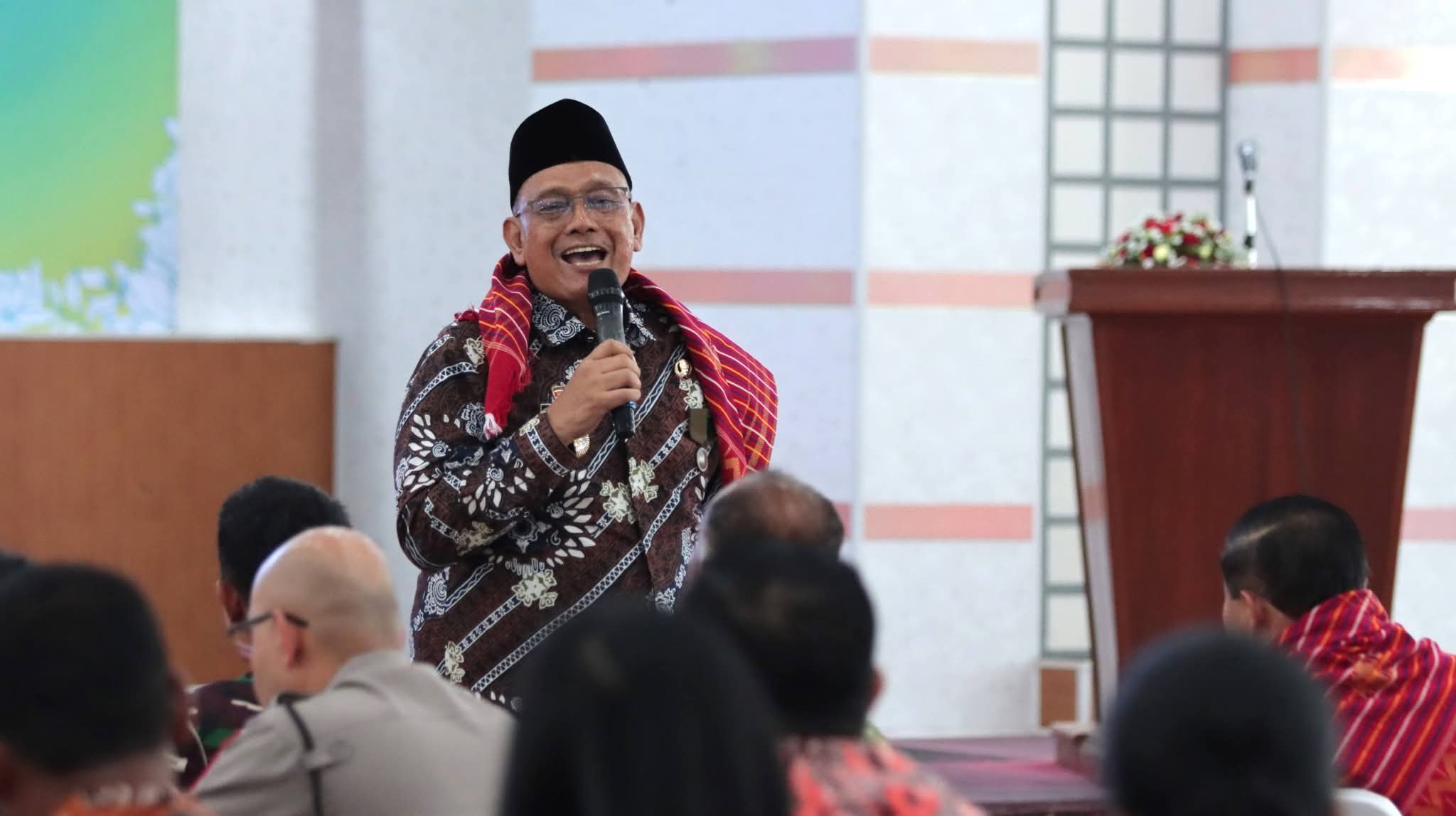 Bupati Dairi Vickner Sinaga dalam acara Musrenbang di Kabupaten Karo.(ist)