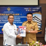 Bupati Humbang Hasundutan, Dr. Oloan P. Nababan, SH, MH, menyerahkan Laporan Keuangan Pemerintah Daerah (LKPD) Unaudited Tahun Anggaran 2025 kepada Badan Pemeriksa Keuangan (BPK) RI Perwakilan Provinsi Sumatera Utara.(ist)