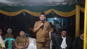 Bupati Dairi, Vickner Sinaga dan Wakil Bupati Dairi, Wahyu Daniel Sagala melakukan kunjungan Safari Ramadhan ke Masjid Nurul Aman, Dusun Lae Bunga, Desa Lae Hole, Kecamatan Parbuluan.(ist)
