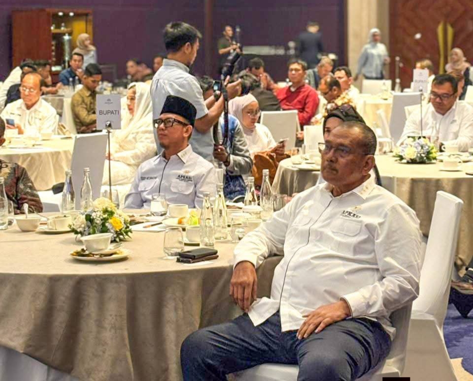 Bupati Dairi Vickner Sinaga menghadiri Pembahasan Final Rekomendasi Rakernas XVII, dirangkai dengan buka Puasa Bersama dengan para dewan pengurus APKASI.(ist)