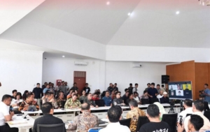 Pertemuan bersama Dewan Ekonomi Nasional (DEN)dan para kepala daerah kawasan Danau Toba.(ist)