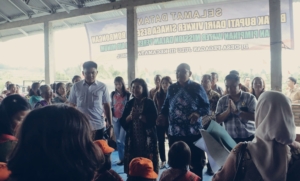 Bupati Dairi Vickner Sinaga meresmikan program air aman berbasis Masyarakat bersama Water Mission melalui Yayasan Way Mitra Indonesia pada Kamis (12/3/2026) di Desa Pegagan Julu III, Kecamatan Sumbul.(ist)