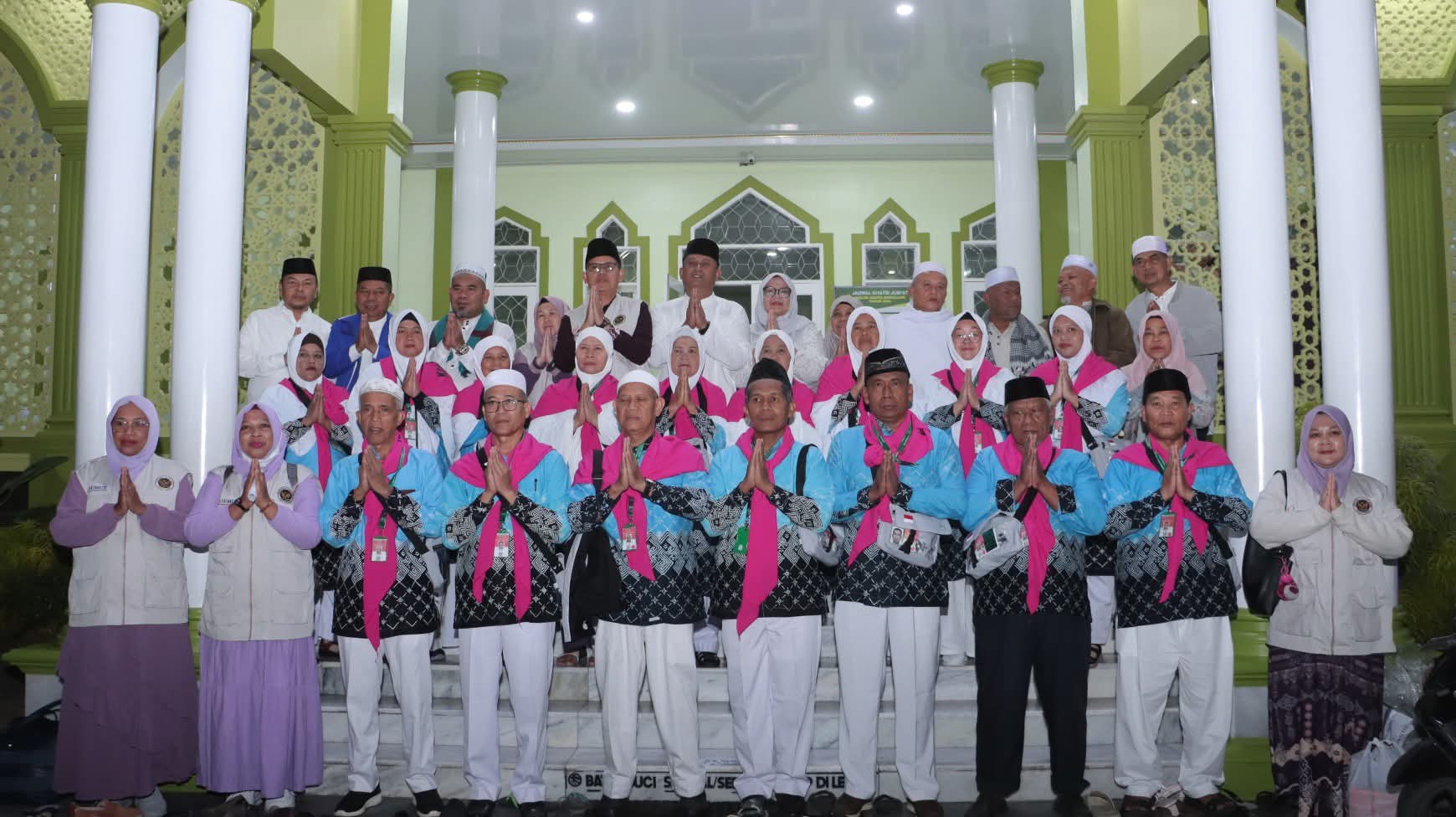 17 orang jemaah calon Haji Kabupaten Dairi Diberangkatkan.(ist)