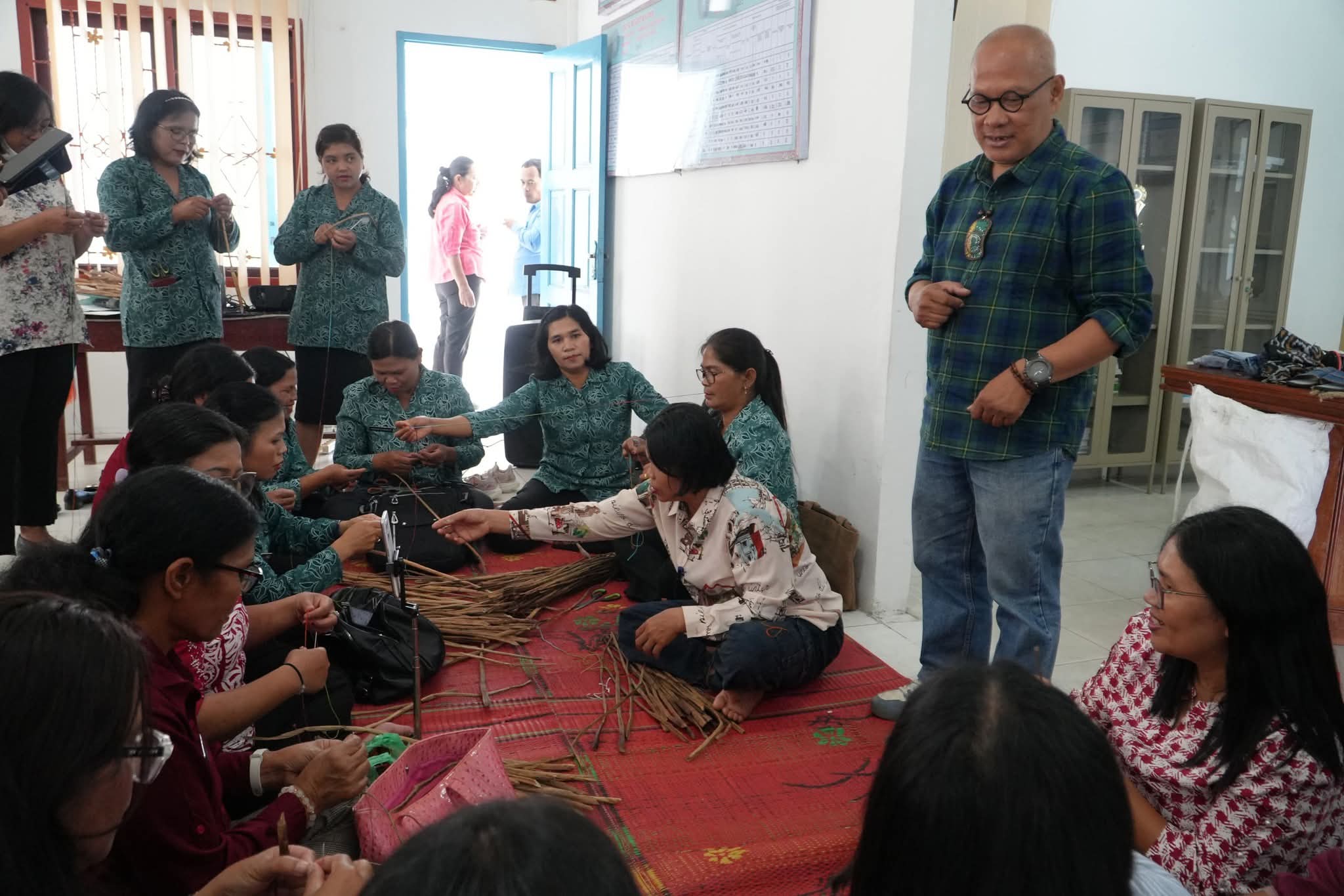 Pelatihan Eceng gondok diolah dari Gulma menjadi berkah Ekonomi bagi Masyarakat.(ist)