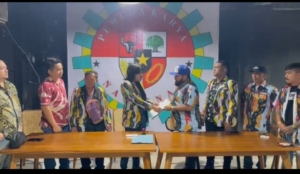 Penyerahan SK Kepengurusan DPD II PKN Karo.(ist)