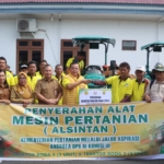 Anggota DPR RI Komisi III, Mangihut Sinaga, SH MH, menyalurkan 6 unit Alat Pertanian (Alsintan) kepada kelompok Tani.(ist)