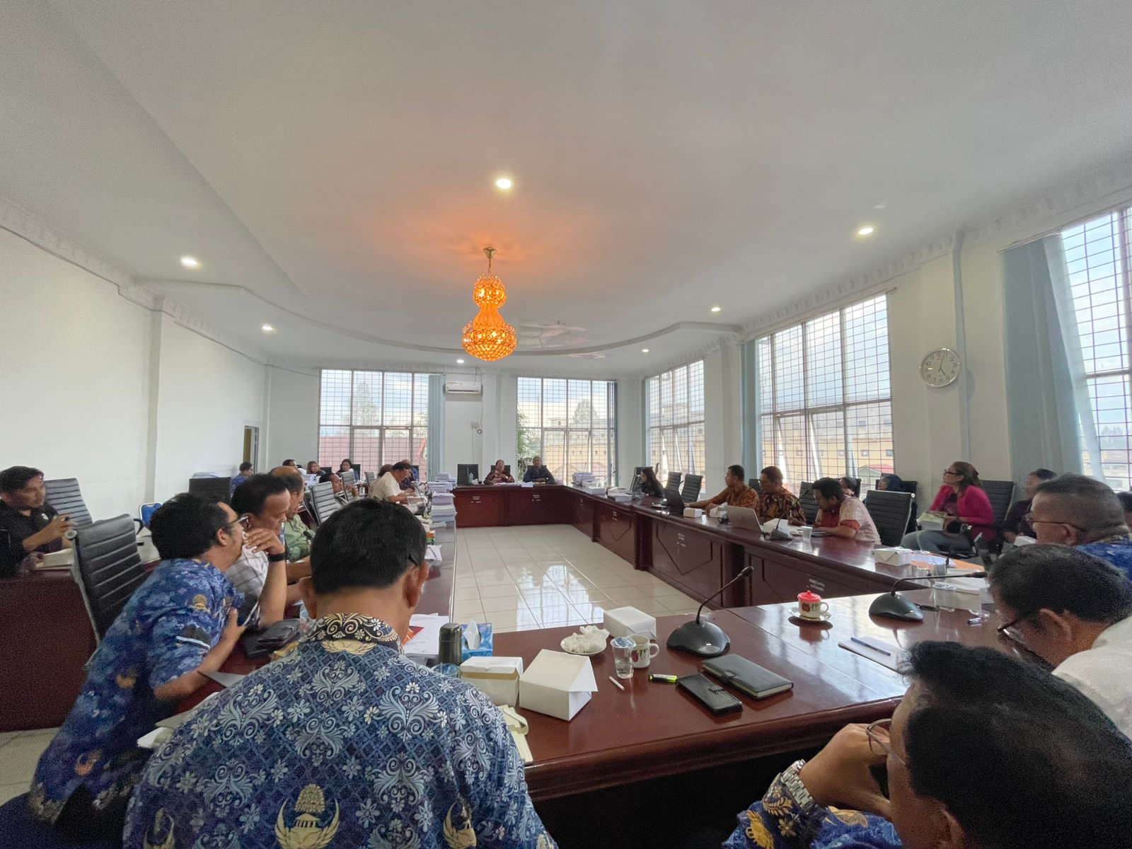 Rapat Dengar Pendapat (RDP) oleh DPRD Kabupaten Karo dengan warga.(ist)