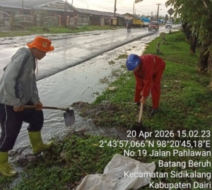 Dinas Lingkungan Hidup (DLH) Kabupaten Dairi menerjunkan tim ke Jalan Pahlawan dan Panji.(ist)