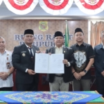 Wabup menyampaikan Laporan Keterangan Pertanggungjawaban (LKPJ) Tahun Anggaran 2025 dalam rapat paripurna DPRD Dairi, Rabu (22/4/2026).(ist)