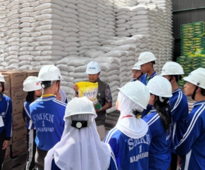 Perum Bulog Kantor Cabang Karo Berikan Edukasi Kepada Pelajar SMK Negeri 1 Kabanjahe.(ist)