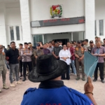 Serikat Buruh Sejahtera Indonesia (SBSI) dan Partai Buruh Exco Karo menggelar aksi Aksi di Kantor DPRD Karo.(ist)