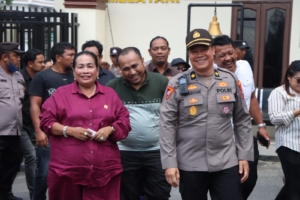 Warga mendatangi kantor DPRD Kabupaten Karo di Jalan Veteran Padang Mas, Kabanjahe.(ist)
