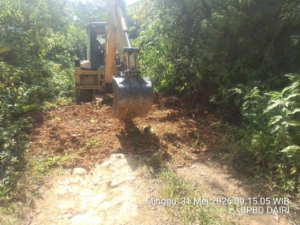 Perbaikan ruas jalan Dusun Simpang Aman, Desa Alur Subur menuju Desa Liang Jering, Kecamatan Tanah Pinem, Kabupaten Dairi.(ist)