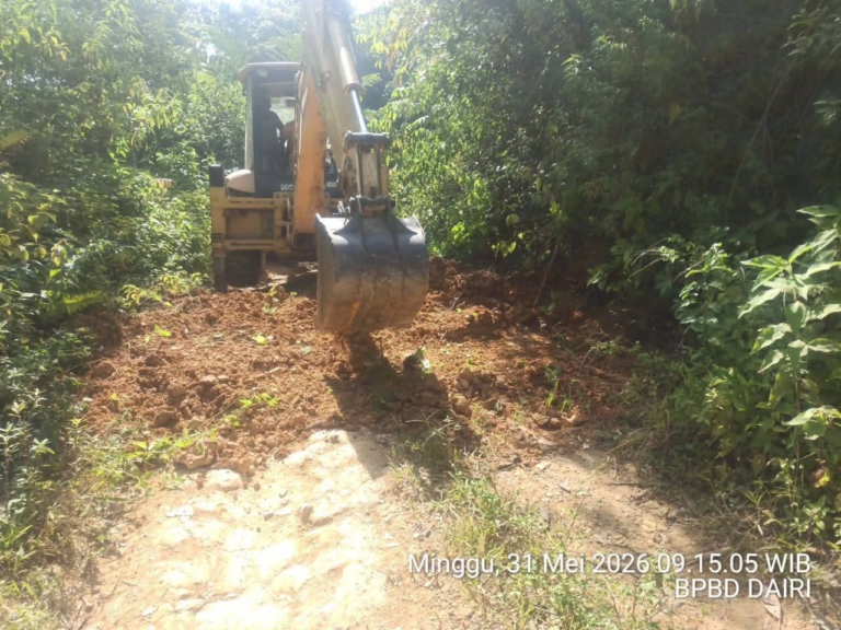 Perbaikan ruas jalan Dusun Simpang Aman, Desa Alur Subur menuju Desa Liang Jering, Kecamatan Tanah Pinem, Kabupaten Dairi.(ist)
