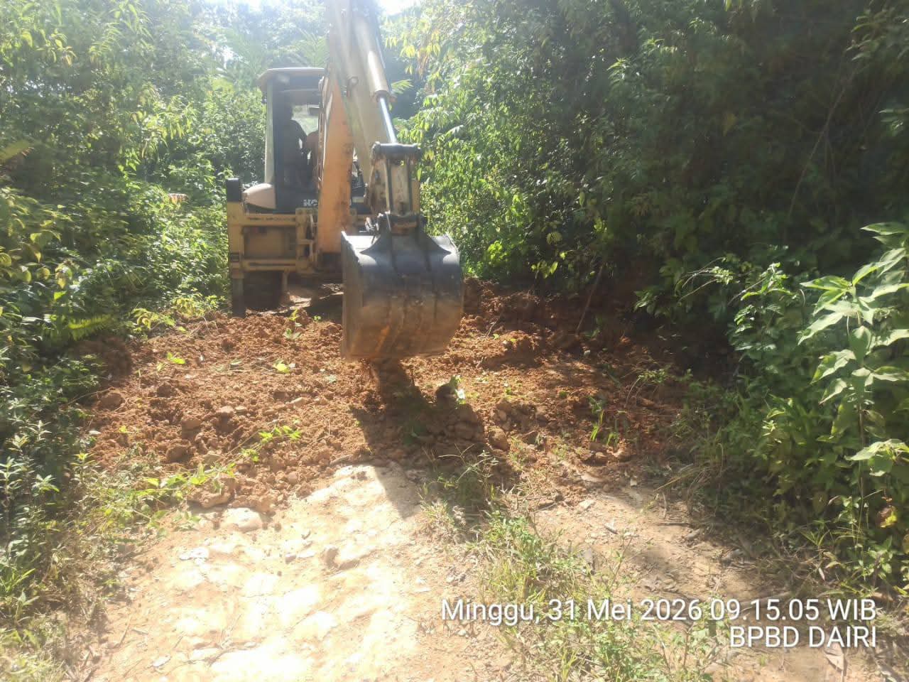Perbaikan ruas jalan Dusun Simpang Aman, Desa Alur Subur menuju Desa Liang Jering, Kecamatan Tanah Pinem, Kabupaten Dairi.(ist)