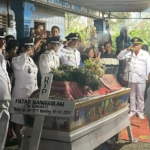 Upacara penghormatan terakhir kepada Kepala Desa Pegagan Julu III, Alm. Patar Nainggolan.(ist)