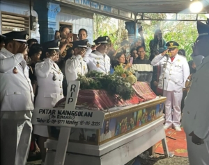 Upacara penghormatan terakhir kepada Kepala Desa Pegagan Julu III, Alm. Patar Nainggolan.(ist)
