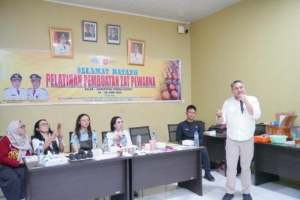 Pelatihan Pembuatan Zat Pewarna Berbahan Dasar Gambir.(ist)