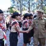 Melepas keberangkatan Kontingen Penggalang Kwartir Cabang (Kwarcab) Pramuka Kabupaten Samosir untuk mengikuti Jambore Daerah Pramuka Sumatera Utara XI.(ist)