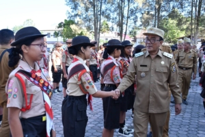 Melepas keberangkatan Kontingen Penggalang Kwartir Cabang (Kwarcab) Pramuka Kabupaten Samosir untuk mengikuti Jambore Daerah Pramuka Sumatera Utara XI.(ist)