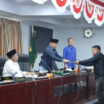 Bupati Dairi Vickner Sinaga hadir dalam Sidang DPRD agenda penyampaian pemandangan umum terhadap Nota Pengantar Bupati Dairi atas Ranperda Tahun Anggaran 2025.(ist)