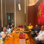 Pertemuan Bupati Dairi Ir. Vickner Sinaga bersama Anggota Komisi III DPR RI Mangihut Sinaga, Kapolres Dairi AKBP Otniel Siahaan, serta tokoh pemuda Henron Sinaga di Violet Lounge, Medan, Selasa (28/7/2026).(ist)