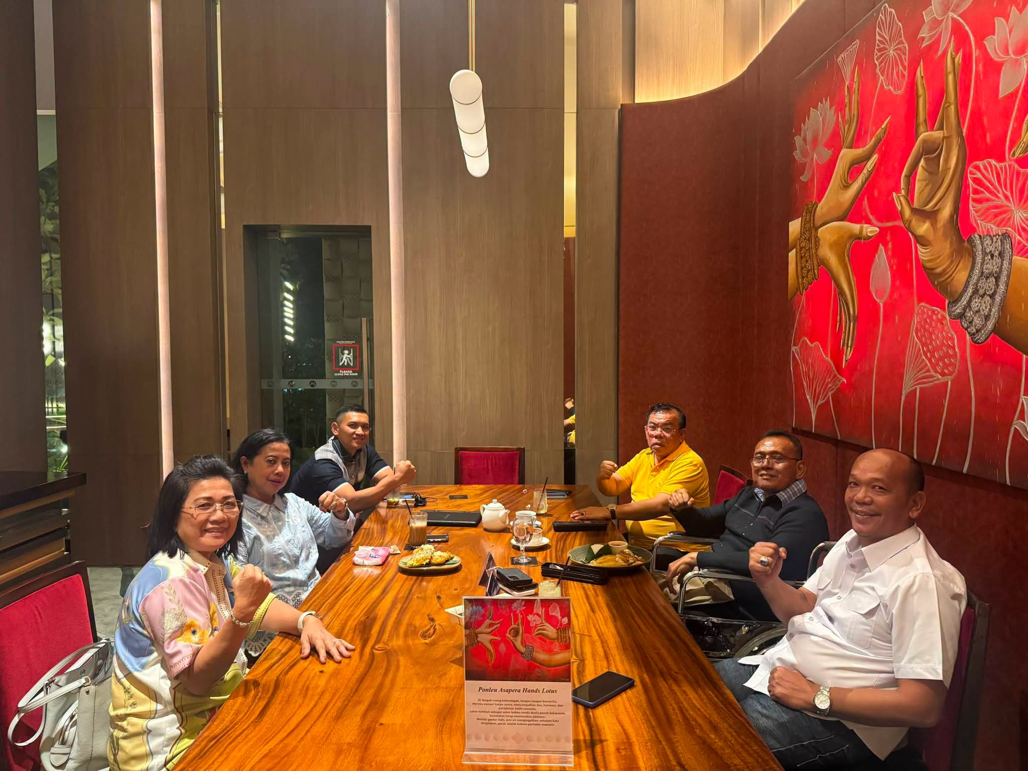 Pertemuan Bupati Dairi Ir. Vickner Sinaga bersama Anggota Komisi III DPR RI Mangihut Sinaga, Kapolres Dairi AKBP Otniel Siahaan, serta tokoh pemuda Henron Sinaga di Violet Lounge, Medan, Selasa (28/7/2026).(ist)