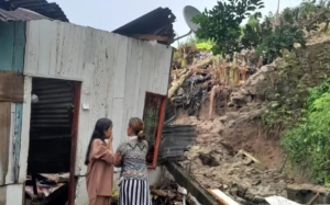 Peristiwa longsor yang terjadi di Pondok Sayur kota Pematangsiantar.(Hegi)