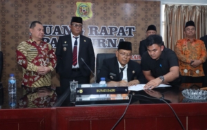 Sidang DPRD Dairi penandatanganan Nota Kesepakatan tentang Kebijakan Umum Anggaran dan Prioritas Plafon Anggaran Sementara (KUA dan PPAS) APBD Tahun Anggaran 2027.(ist)
