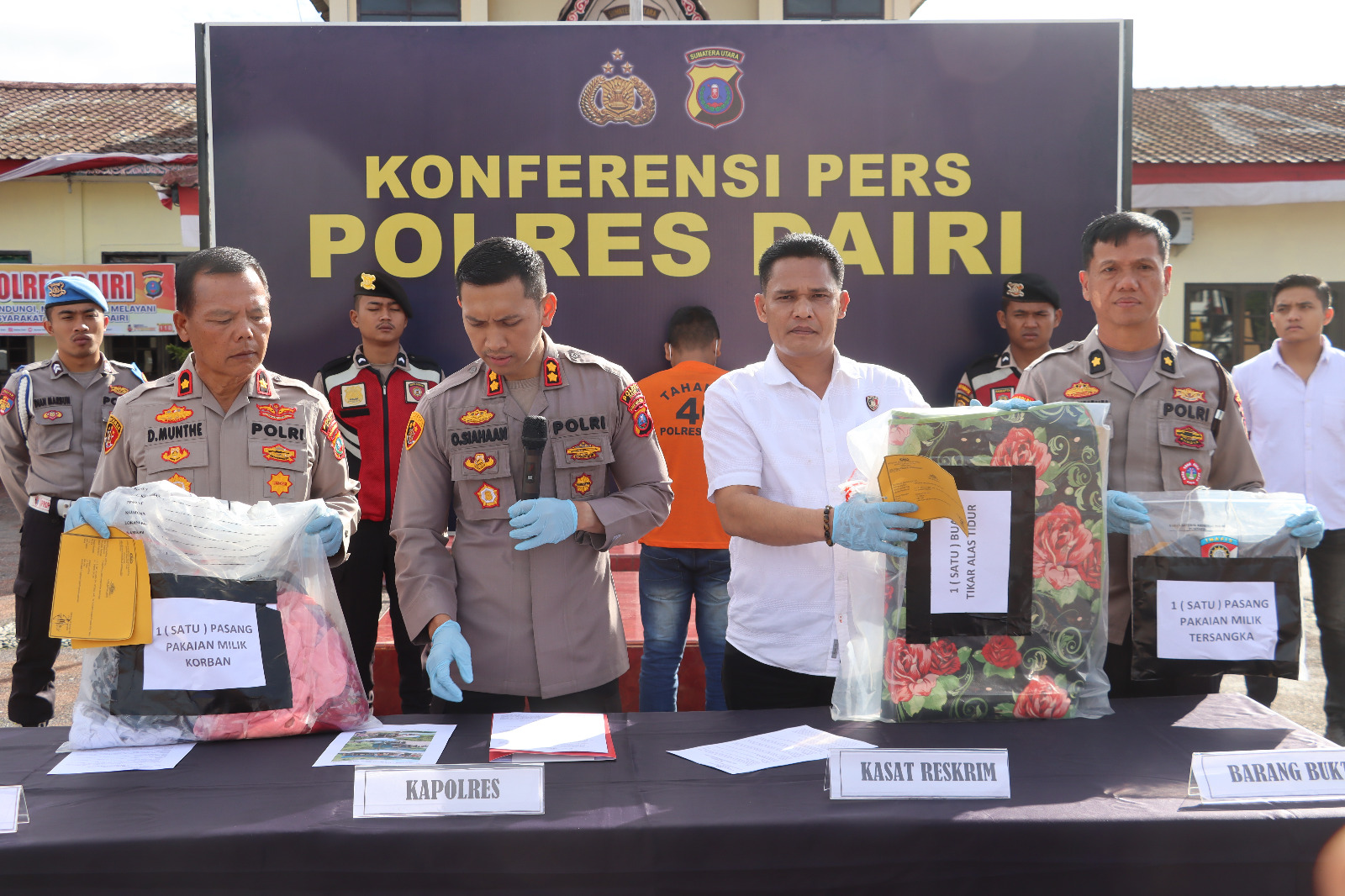Konferensi pers Polres Dairi terkait kasus meninggalnya KG (41) warga Desa Pamah Kecamatan Tanah Pinem.(ist)