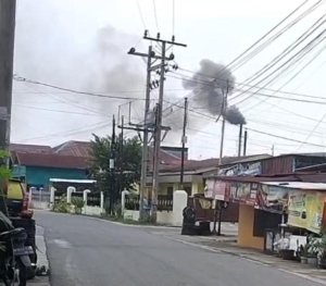 Kondisi limbah asap pabrik PT SSU, dekat pemukiman warga Kelurahan Tomuan, Kecamatan Siantar Timur, kota Pematangsiantar.(Hegi)