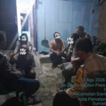 Personil Polsek Siantar Timur saat berada di TKP di belakang Ramayana, Jalan Sutomo, Kelurahan Pahlawan, Kecamatan Siantar Timur.(Hegi)