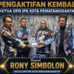 Pengurus (Ketua, Sekretaris dan Bendahara) DPD IPK kota Pematangsiantar saat menerima mandat.(ist)