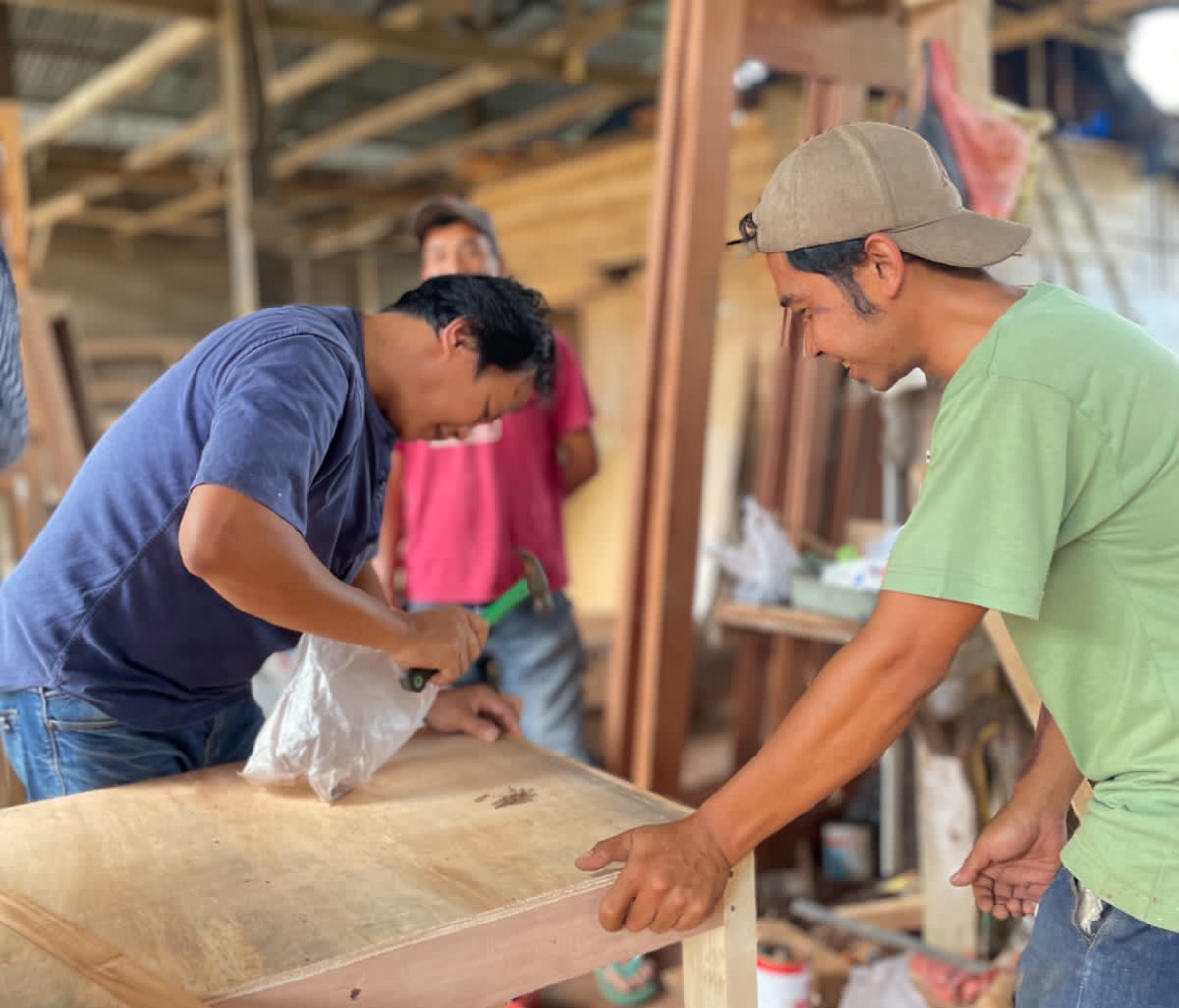 Program Pengembangan dan Pemberdayaan Masyarakat (PPM), PT DPM melalui Pelatihan pertukangan kayu bagi warga.(ist)