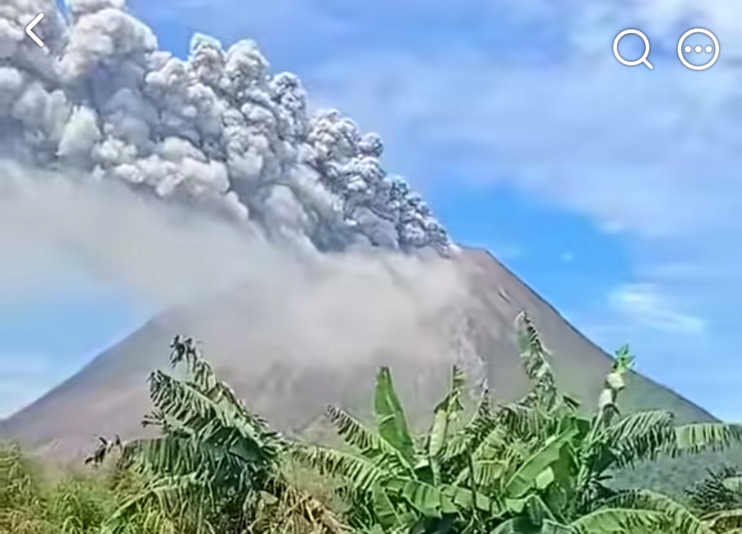 Gunung Api Sinabung mengalami Erupsi Senin (31/8/2026).(ist)