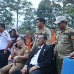 Bupati Dairi Vickner Sinaga sosialisasin pengaktifan Jalan Ringroad Huta Rakyat–Kuta Padang sebagai jalur bagi kendaraan truk bertonase besar.(ist)
