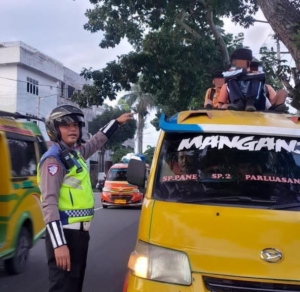 Sat Lantas Polres Pematangsiantar menggelar kegiatan Binluh dan Dikmas Lantas melalui program Polantas Karib.(Hegi)